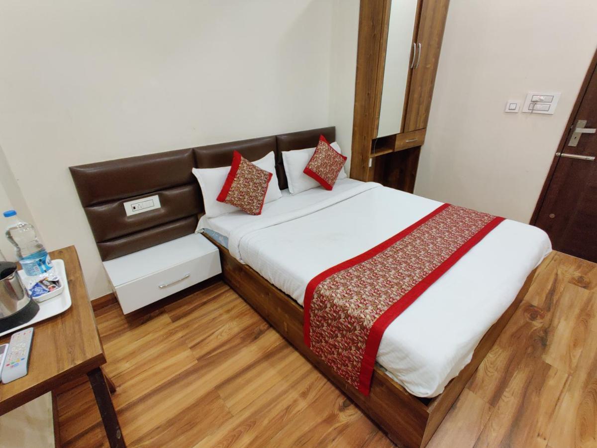 Hotel 56 - 200 Meter From Golden Temple Amritsar Exterior foto