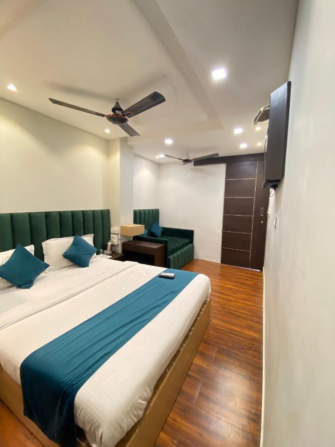 Hotel 56 - 200 Meter From Golden Temple Amritsar Exterior foto