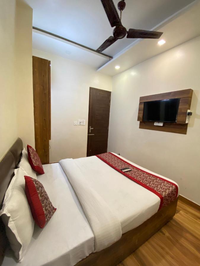 Hotel 56 - 200 Meter From Golden Temple Amritsar Exterior foto